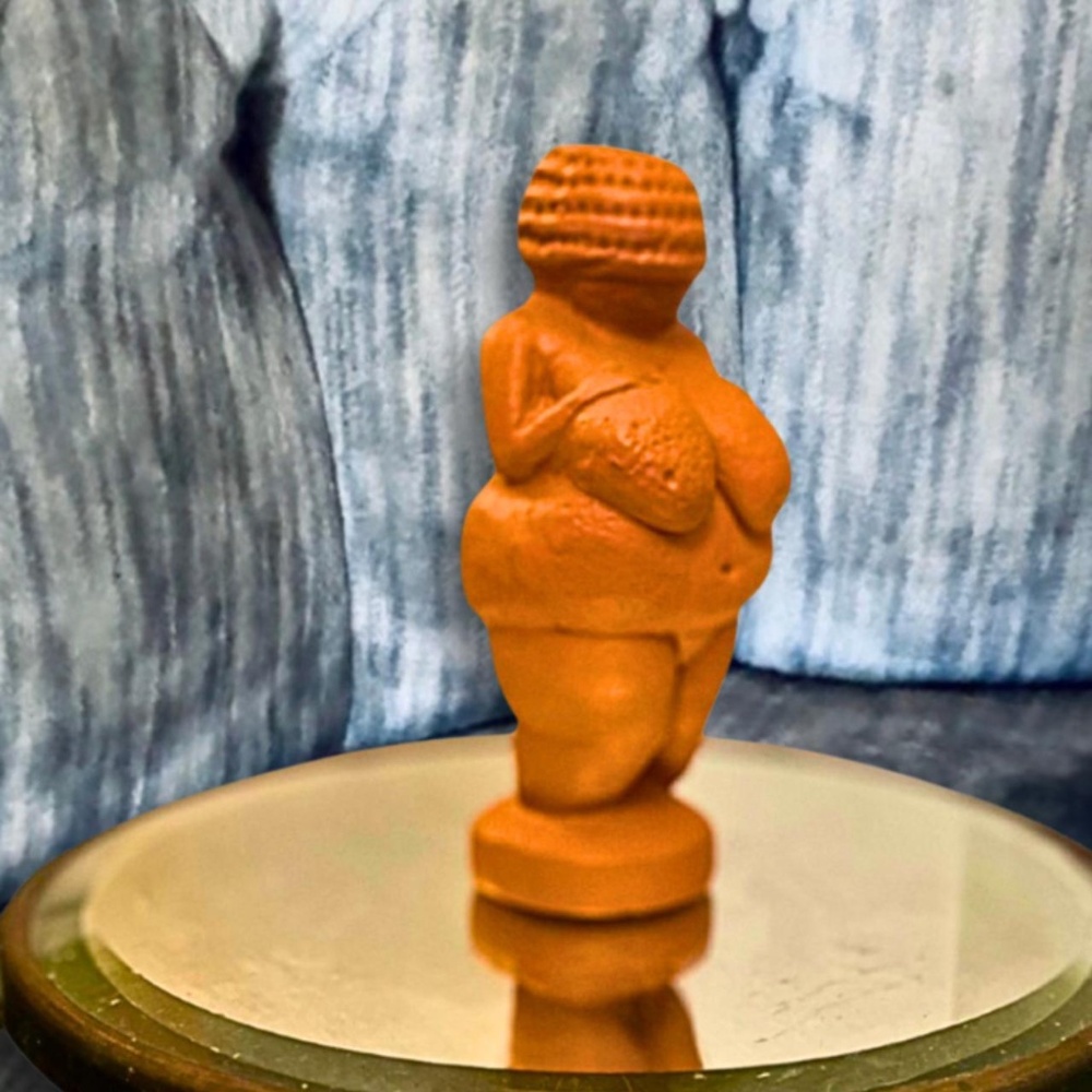 Vintage terracotta Venus figurine 90s earth goddess primitive decor clay statue - Picture 6 of 6